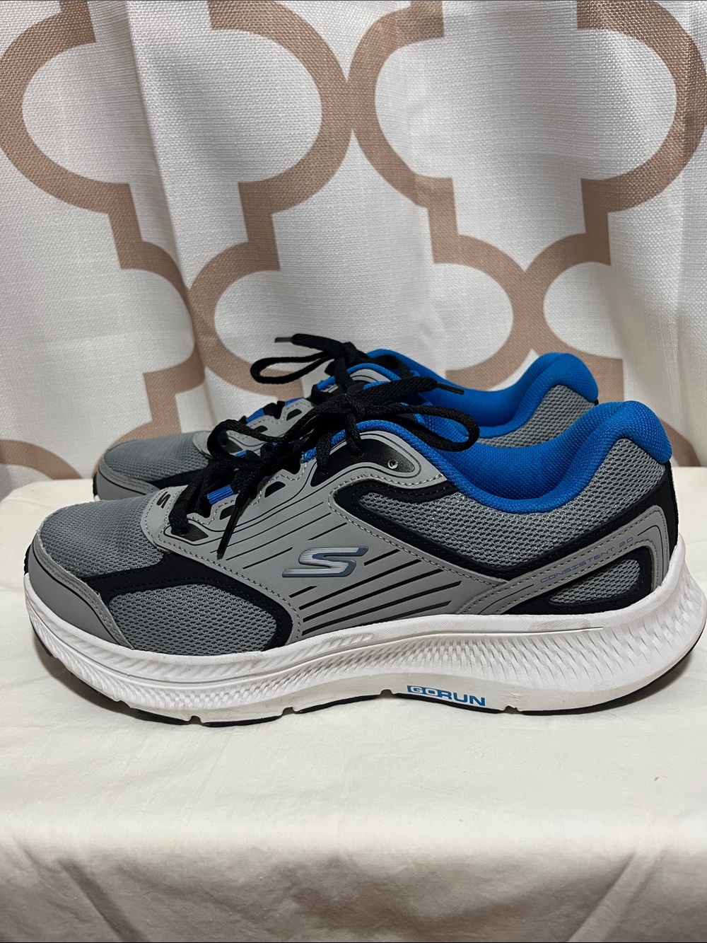 Skechers Go Run Gray and Blue Athletic Running Shoes Size 8